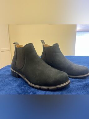 Blundstone Wm’s AU 6.5 low heeled boots . GUC. Black